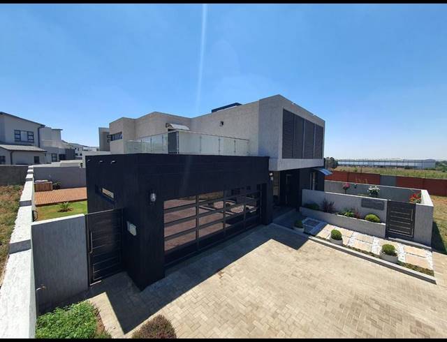 4 BEDROOM HOUSE FOR SALE IN GLEN ERASMIA